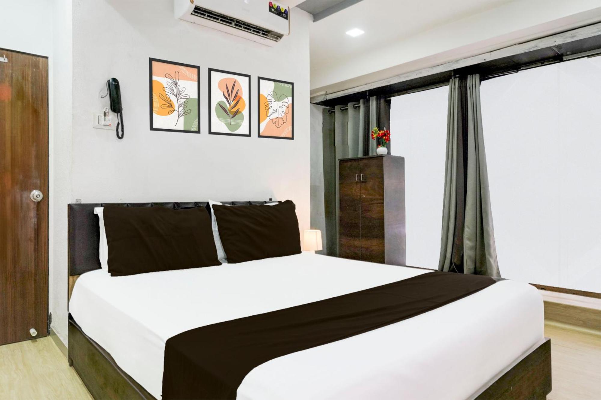 Super Hotel O Vip Road Formerly Hotel Lotus Surat Exterior foto